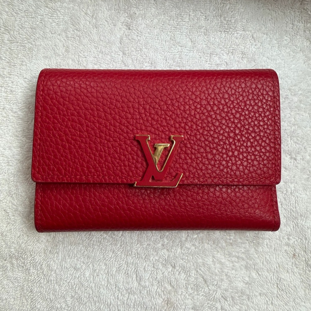 Louis Vuitton Capucines Wallet In Red Taurillon Leather